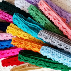 a group of colorful lace ribbons. čipky, kroje, dekorácie, čipka, folklór